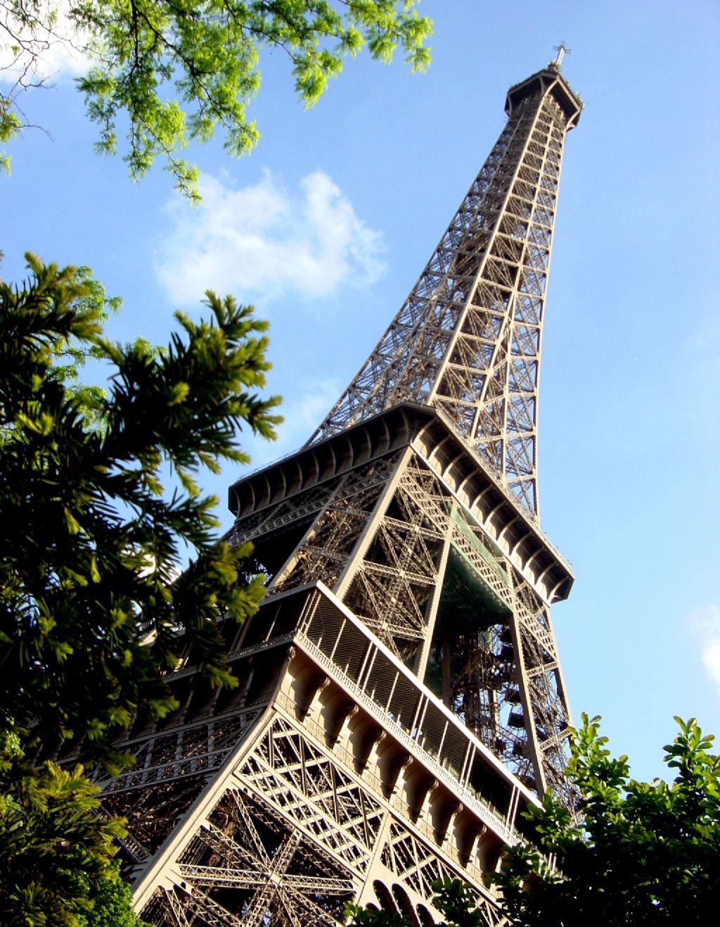 埃菲尔铁塔，法国巴黎 (© Susanne Kremer/eStock Photo) | 必应每日高清壁纸 - 精彩,从这里开始